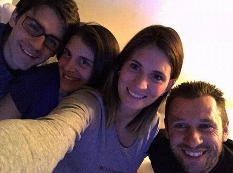Selfie e sorrisi per il Capodanno di Antonio Cassano e la moglie Carolina Marcialis